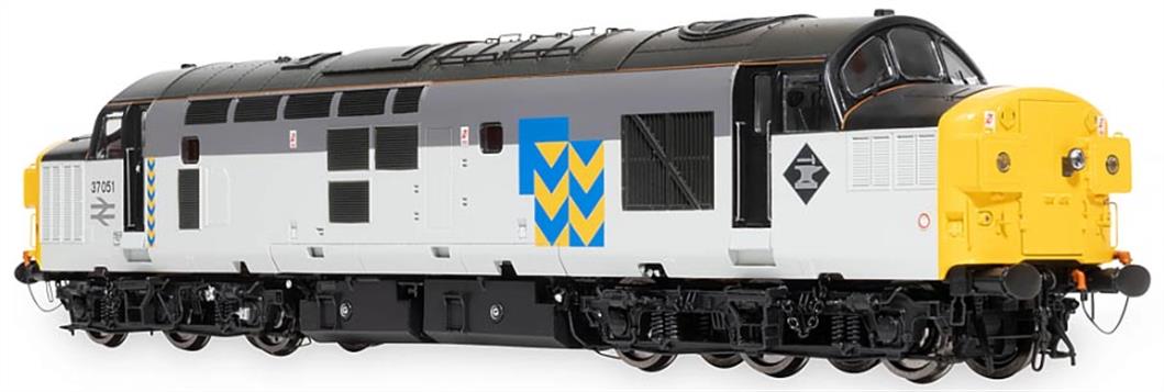 Highly detailed new model of the BR class 37 locomotives being produced in both original and refurbished form with headcode boxes, sealed beam headlights or new light cluster units as appropriate for each locomotive modelled.British Rail class 37/0 locomotive 37051 is modelled in late 1980s/early 1990s condition in Railfreight triple grey livery with metals sector logos and fitted with a single car type headlight while working in Scotland. 37051 was occasional seen on South Wales steel trains, briefly allocated to Cardiff Canton shed in 1992.