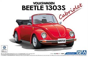 Aoshima 05572 is a plastic construction kit of a 1975 cabriolet variant of the popular VW Beetle. An attractive model!
