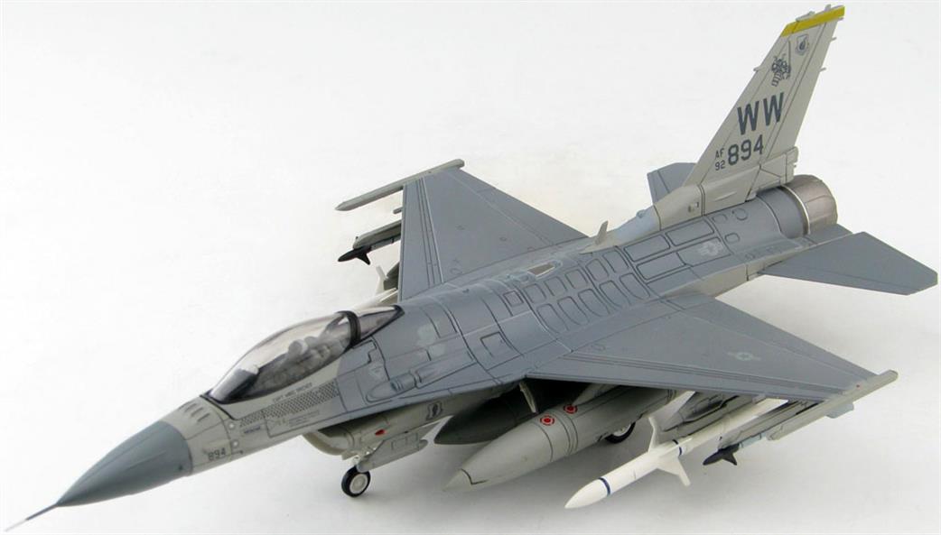 Hobby Master 1/72 HA3897 Lockheed F-16CM Fighting Falcon 92-3894, PACAF Viper Demo Team 