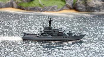 A 1/1250 scale waterline metal model of HMS Severn, a batch 1 River-class patrol boat by Albatros SM Alk307B.