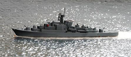 A 1/1250 scale second-hand waterline model of a Koln class frigate by Hansa S59. The model is in good condition having been repainted in Navis Neptun Z21 grey green, see photograph.