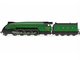 Unlike its predecessors, 2003 ‘Lord President’ started life as a streamlined locomotive, borrowing from the design used on Gresley’s A4 locomotives, although this streamlining only applied to the front of the locomotive and did not continue past the smokebox and cylinders in a bid to ease access for maintenance. The locomotive was allocated to the Haymarket Shed before being transferred to Dundee in September 1936 where it stayed until October 1942. No. 2003 was the last P2 to be rebuilt as an A2/2. The engine entered the works in September 1944 and rebuilding was completed in December.