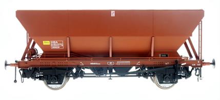 Expected August 2022A detailed model of the BR HEA type air braked coal hopper wagons intended to replace the 1950s 21 ton hopper wagons in domestic and industrial coal distribution service. Serving smaller consumers HEA wagons would often be delivered by Air Brake Network and Speedlink Distribution train services mixed in with the open wagons, vans and ferry wagons.Model finished as BR HBA wagon 360626 with the original spring and suspension arrangement in BR freight wagon brown livery.