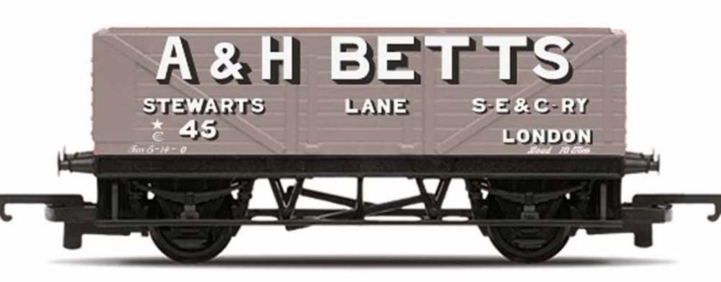 Hornby OO R60049 Railroad PO, A & H Betts, Plank Wagon - Era 2