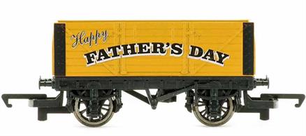 Celebrate Father’s Day with this wonderful Hornby wagon, an ideal gift for any railway enthusiast or modeler.