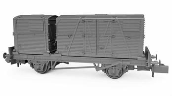 Triple pack of N gauge British Railways long-wheelbase Conflat P wagons, each loaded with type A and BD containers in mixed crimson and bauxite liveries.Wagon B933670 with containers A2587B and BD50325B, wagon B932944 with containers A40579B and BD46724B and wagon B932945 with containers A40889B and BD46790B.