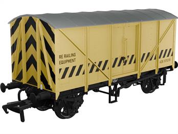 Highly detailed model of the South Eastern &amp; Chatham standard design of 5 plank open wagon, introduced from 1920 with construction continued by the Southern Railway. 700 examples were constructed with many lasting into British Railways service.Model finished as a diagram 1349 wagon in British Railways goods grey livery.