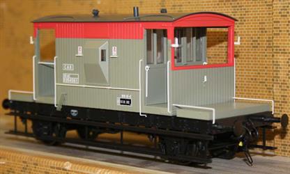 A detailed ready-to-run model of the British Railways standard 20ton goods train brake van fitted with sprung buffers and screw or instanter couplings.Model finished as van B954561 painted in BR Railfreight grey and flame red livery. This van is fitted with Oleo buffers, roller bearings and carries TOPS code CAR indicating guards brake setter valves for both vacuum and air brake systems have been fitted. These vans were frequently seen coupled to pilot shunters through the 1980s.