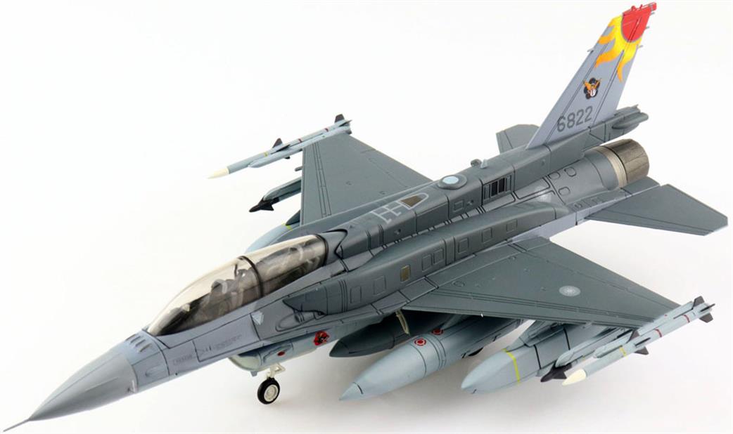 Hobby Master 1/72 HA3895 Lockheed Martin F-16V 6822, ROC pseduo scheme with AGM-154 missiles