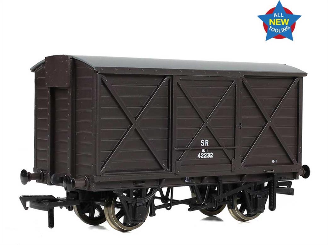 EFE Rail OO E87054 SR ex-LSWR Ventilated Box Van 42232 Southern Railway Brown Livery Small Lettering