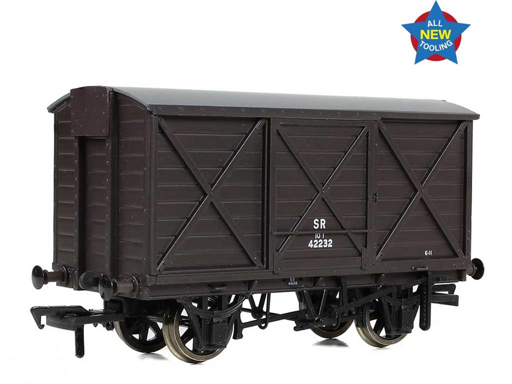 Bachmann EFE Rail OO E87054 SR ex-LSWR Ventilated Box Van 42232 Southern Railway Brown Livery Small Lettering