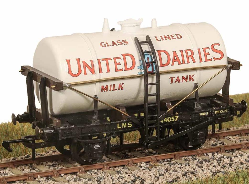 Parkside Kits OO PC91 4 Wheel Milk Tank Wagon Kit United or Express Dairies