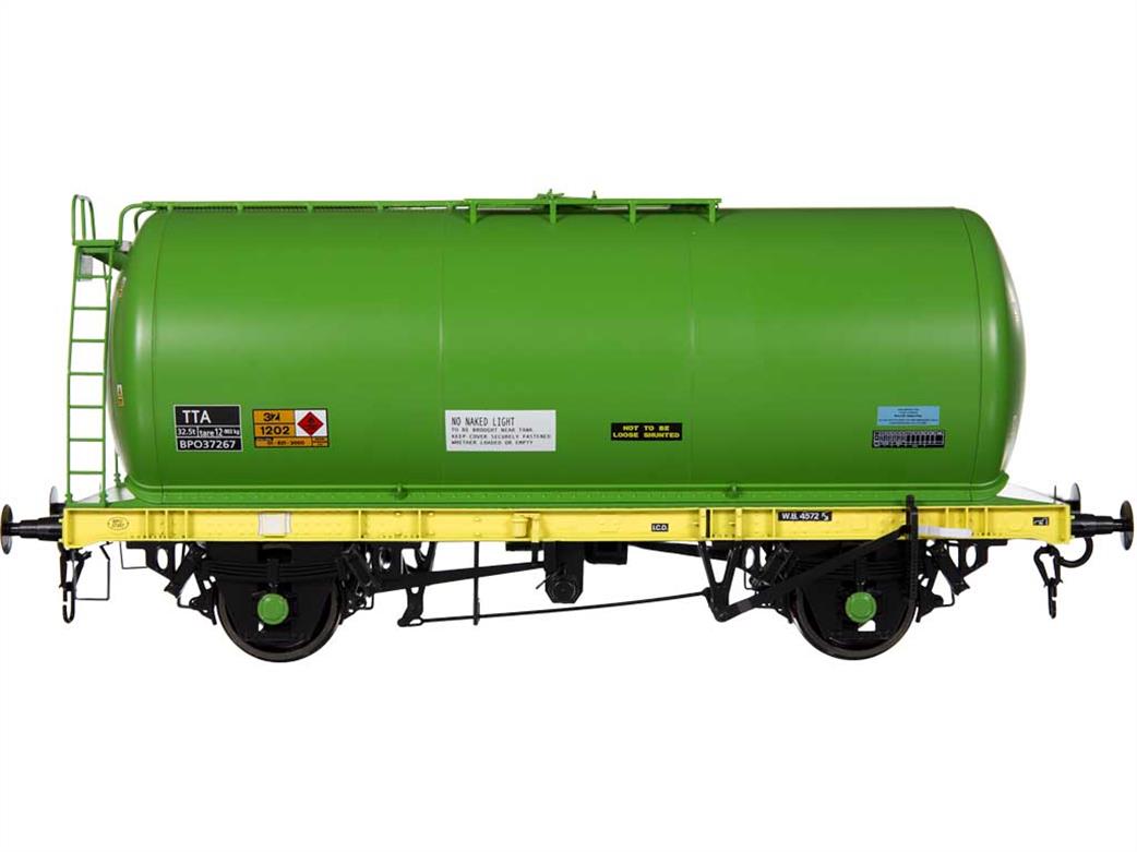 Dapol O Gauge 7F-064-001 BP BPO37267 45-tonne TTA Air Braked Oil Tank Wagon Green