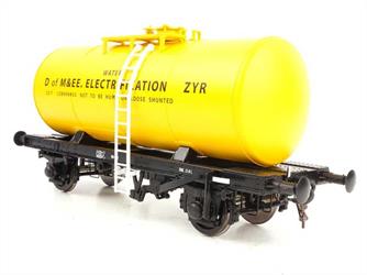 Heljan O Gauge 1017 35-tonne 4-Wheel Class B Oil Tank Wagon BR Departmental Yellow