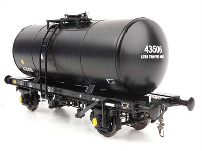 Heljan O Gauge 1020 35-tonne 4-Wheel Class B Oil Tank Wagon Esso Black Unbranded