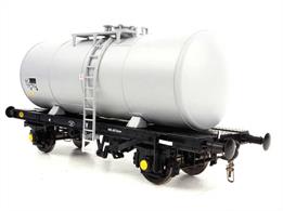 Heljan O Gauge 1023 35-tonne 4-Wheel Class B Oil Tank Wagon ICI Molasses Red/Grey 2
