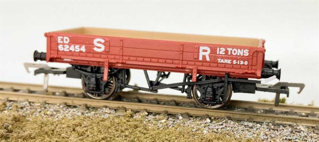 Rapido Trains 928004 SR 62454 SECR Dia.1744 2 Plank Open Ballast Wagon SR Engineers Red Oxide Large Lettering OO