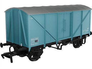 The SECR standard design of engineering ballast wagon used the Maunsell/Lynes standard underframe design with a 2-plank drop-side body, initially with raised rounded ends, though later built wagons had straight 2-plank ends from new. The first wagons were built in 1919 the construction of 120 wagons was completed by the Southern Railway, replacing the eclectic mix of run-down wagons in use by the engineers with the new purpose-designed wagon. Most at least of the fleet passed into British Railways ownership, withdrawals starting as new BR wagons were built, though the last wagon lasted until 1971.Model finished in BR engineers departmental black livery.