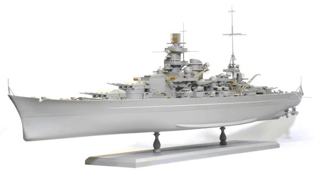 Dragon Models 1040 Scharnhorst 1943 German WW2 Battlecruiser plastic Kit 1/350