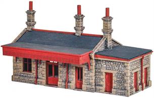 A laser cut wood kit with plastic chimney pot details and glazing sheet building a generic type of small stone-built station building with platform canopy and lavatory extension based on the building at West Bay, Dorset.Length 115mm, width 47mm, canopy projects 17mm.