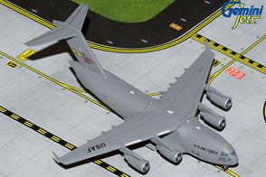 Gemini Jets GMUSA115 is a 1/400th scale diecast model of a Boeing C-17 Globemaster 3 USAF March AFB