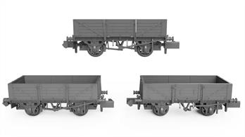 Pack of 3 differently numbered SECR diagram D1349 5 plank open wagons finished in pre-1936 SR goods brown livery with large lettering.These SECR wagons were designed in the 1910s to provide a modern wagon fleet for the SECR and were adopted by the Southern Railway as their initial standard types for new construction after 1923.