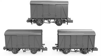 Pack of 3 differently numbered SECR diagram D1426 ventilated box vans finished in post-1936 SR goods brown livery with small lettering.These SECR wagons were designed in the 1910s to provide a modern wagon fleet for the SECR and were adopted by the Southern Railway as their initial standard types for new construction after 1923.