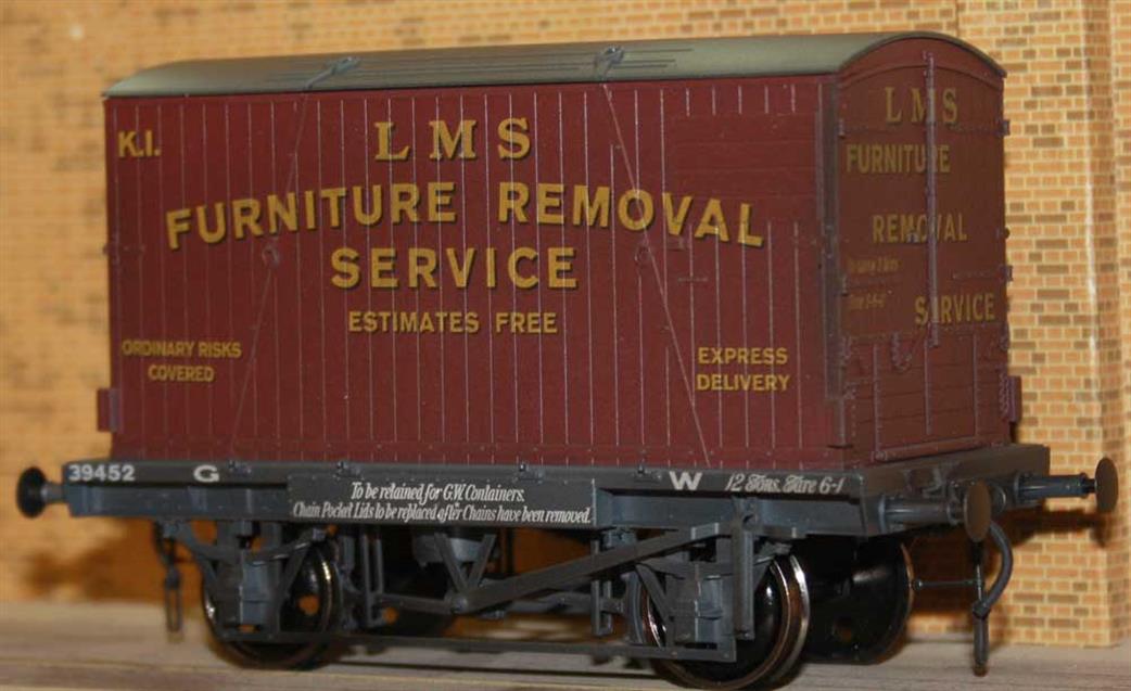 Dapol O Gauge 7F-037-009W GWR H7 Conflat 39452 with LMS Furniture Removal Service Container Weathered