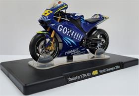 MAG NR012 1/18th Valentino Rossi Collection Yamaha YZR-M1 2004 Model