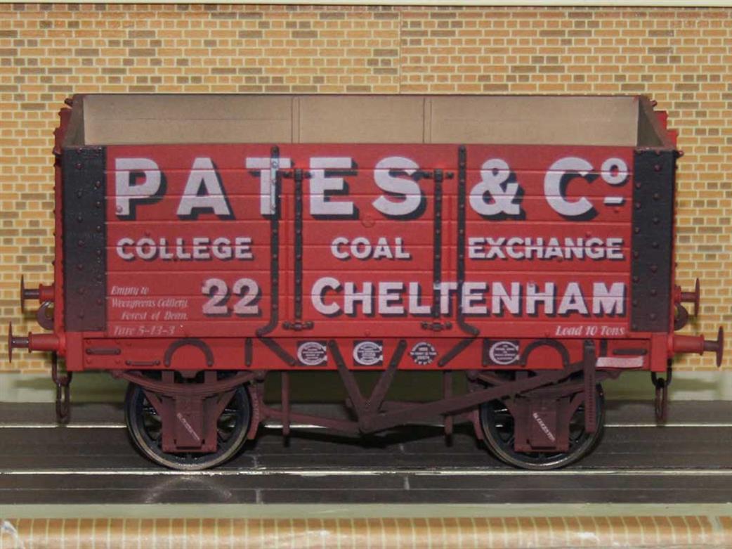 Dapol 7F-072-006W Pates & Co College Coal Exchange Cheltenham 7 Plank Open Wagon 22 RCH 1887 Weathered O Gauge