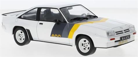 Whitebox 124112 1/24th Opel Manta B 400 White Model