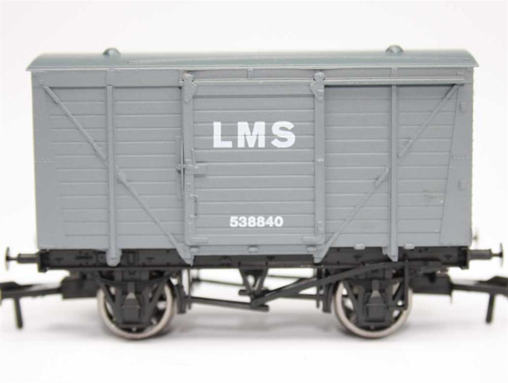 Dapol OO 4F-011-042 LMS Ventilated Box Van Grey