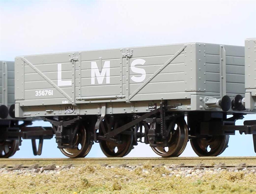 Rapido Trains 937004 LMS 356761 DIagram 1666 5 Plank Open Wagon LMS Grey Large Lettering OO