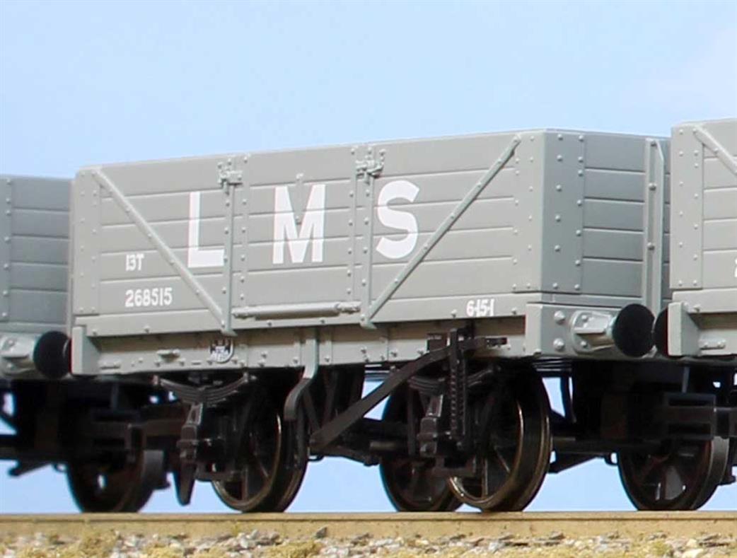Rapido Trains 937005 LMS 268515 DIagram 1666 5 Plank Open Wagon LMS Grey Large Lettering OO