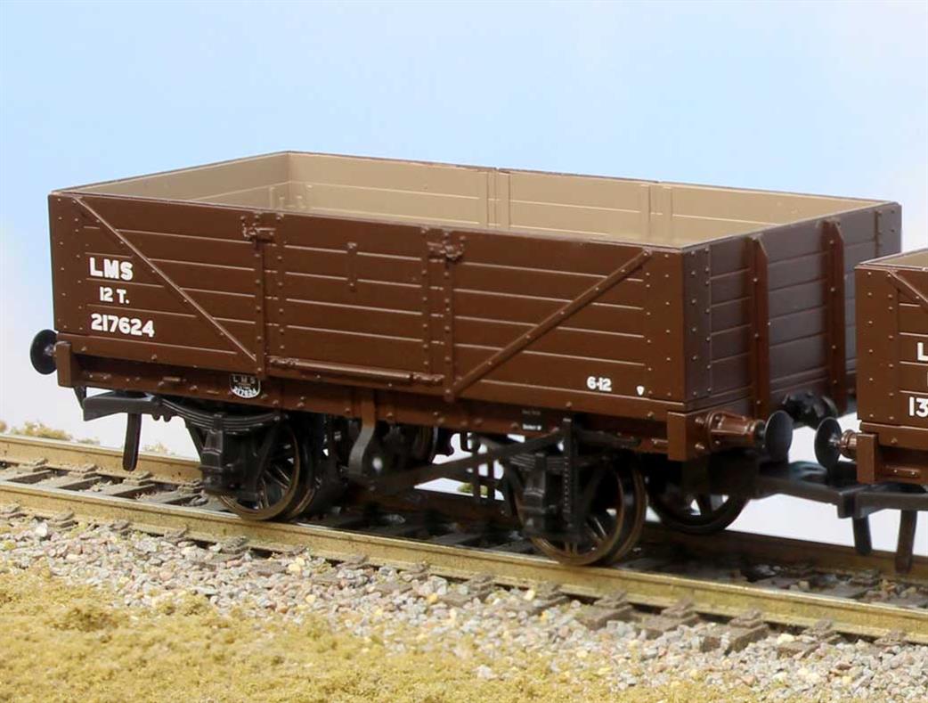 Rapido Trains 937007 LMS 217624 DIagram 1666 5 Plank Open Wagon LMS Bauxite Brown Small Lettering OO