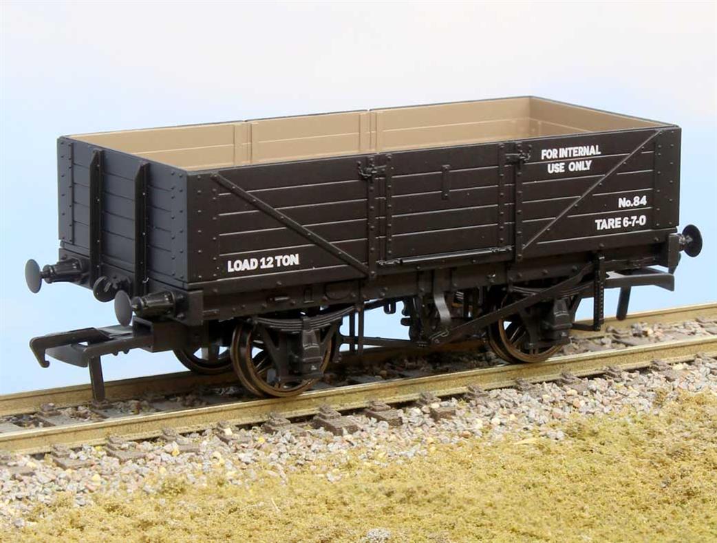 Rapido Trains OO 937015 BR ex-LMS DIagram 1666 5 Plank Open Wagon Black Internal User No.84