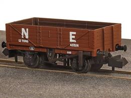 A new model of the RCH 1923 type 5 plank open general merchandise wagons produced by Peco featuring the correct 9-feet wheelbase wood underframe and a detailed body moulding including interior planking detail.Wagon finished in LNER bauxite brown livery