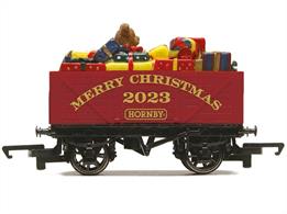 Celebrate Christmas 2023 with this wonderfully festive Hornby Wagon. This is a brilliant way to bring some festive cheer to any model railway enthusiast and is equally suitable as a collectable. Whether on a layout or on the floor circling around a Christmas tree there is a place for this wagon in every model railway collection.
