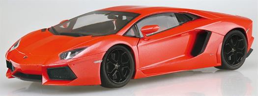 The Lamborghini Aventador, the flagship model of Lamborghini, has been added to the pre-painted model series where you can create a beautiful, painted finished product simply by assembling it. All the parts that need painting are already painted, so if you want to make a model but you don't know how to paint it, or if you are not confident enough to paint it well, this is the best choice!You can make a professional-looking finished product simply by assembling it with glue.The body, interior, chassis and other parts are already painted.The body color is Orange