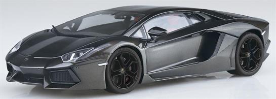 The Lamborghini Aventador, the flagship model of Lamborghini, has been added to the pre-painted model series where you can create a beautiful, painted finished product simply by assembling it. All the parts that need painting are already painted, so if you want to make a model but you don't know how to paint it, or if you are not confident enough to paint it well, this is the best choice!You can make a professional-looking finished product simply by assembling it with glue.The body, interior, chassis and other parts are already painted.The body color is Gun Metallic