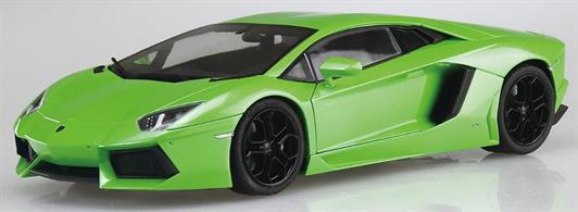 The Lamborghini Aventador, the flagship model of Lamborghini, has been added to the pre-painted model series where you can create a beautiful, painted finished product simply by assembling it. All the parts that need painting are already painted, so if you want to make a model but you don't know how to paint it, or if you are not confident enough to paint it well, this is the best choice! You can make a professional-looking finished product simply by assembling it with glue. The body, interior, chassis and other parts are already painted. The body color is Green