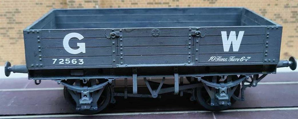 Preowned O Gauge WAGON63 Kit Built Cooper Craft GWR Diagram O5 4 Plank Open Merchandise Wagon 72563 with light weathering