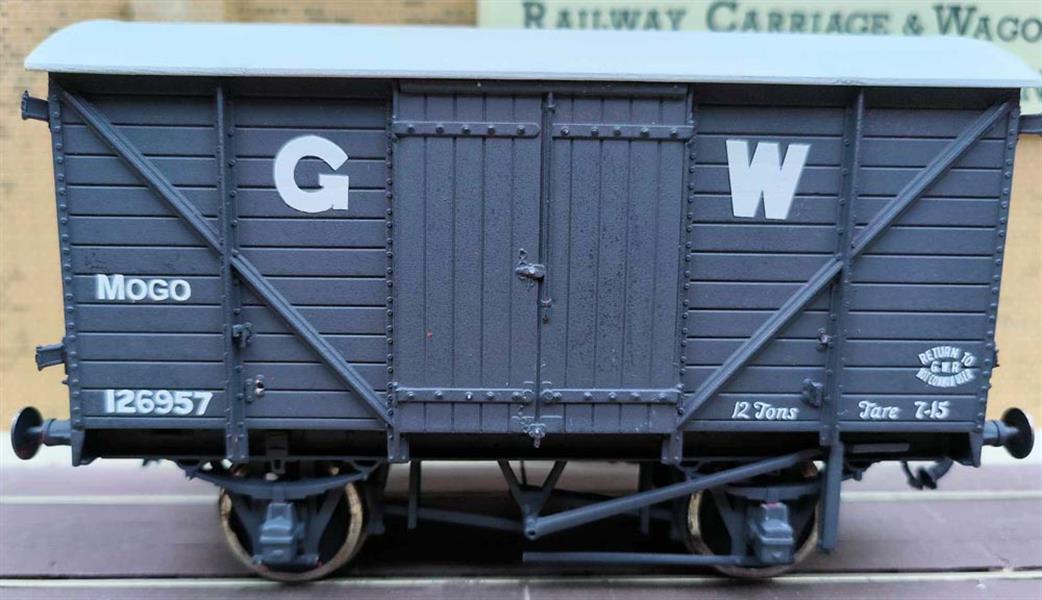 Preowned O Gauge WAGON70 Peco Built GWR 12T Motor Car Van MOGO Diag G31 126957