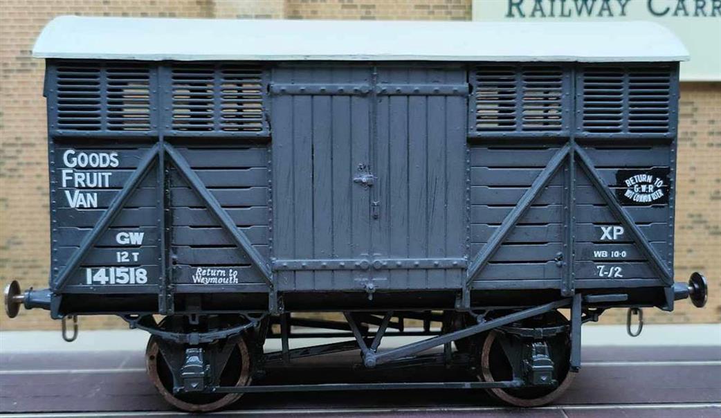 Preowned O Gauge WAGON73 Peco Built GWR 12T Fruit Van Diag Y8 141518