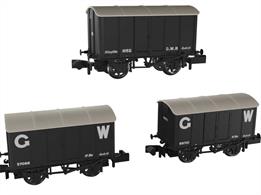 Triple pack of GWR Iron Mink iron bodied ventilated box vans finished in GWR grey livery with early and pre-grouping era lettering.Wagon numbers 11152, 57066 and 69721.