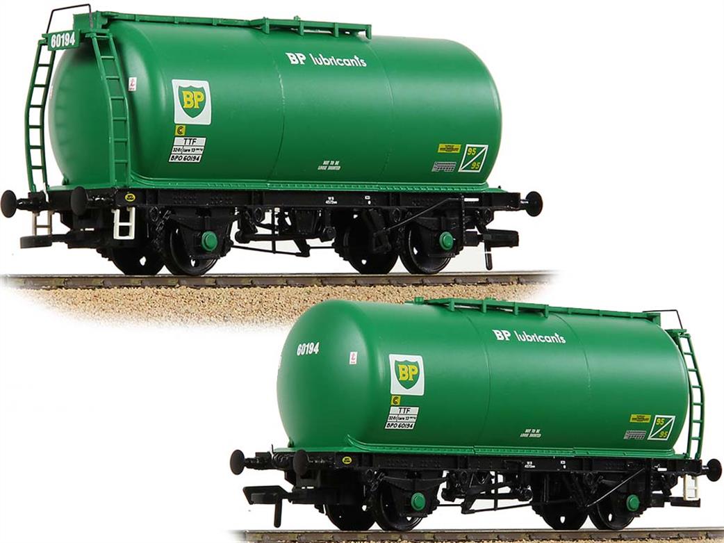 Bachmann OO 37-590 BP Lubricants 45tonne glw TTF Oil Tank Wagons Green