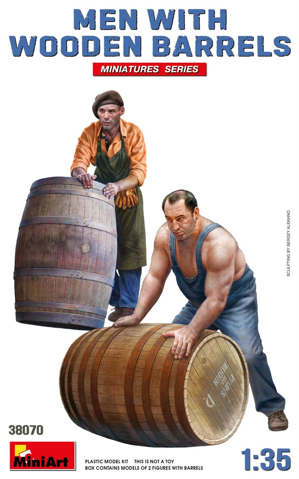 MiniArt 1/35 38070 Men with Wooden Barrels