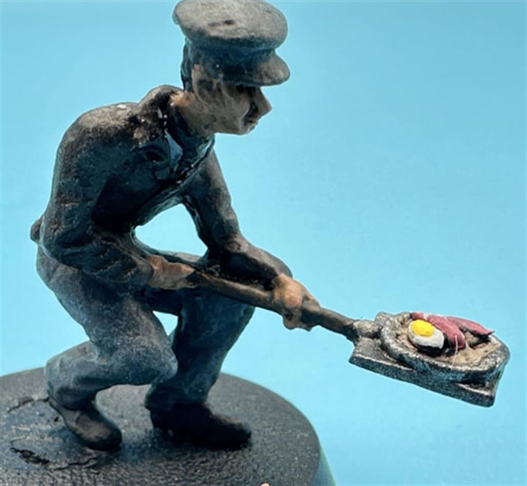 MT Miniatures O MTMO04 Fireman making breakfast Diecast Unpainted Figure