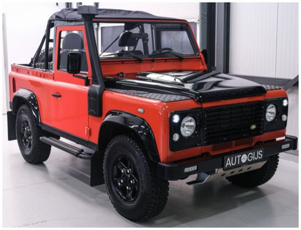 Solido 1/18 S1813502 Land Rover Defender 90 Convertible Orange 2016 Diecast Model
