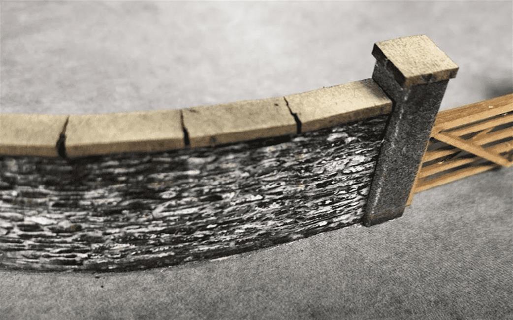 Scale Model Scenery 00 KX072A 5ft Flexible Wall Dark Red Brick